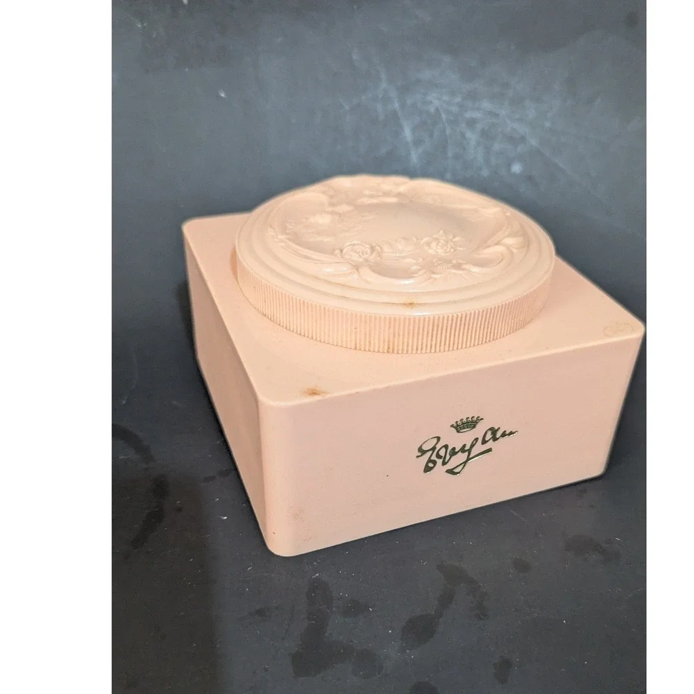 Vintage Evyan Pink Powder Box Embossed Lid‎ Vanity Collectible